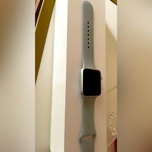 Used Apple Watch Series 3 42MM Silver Aluminum Color Sports Band Fog (Gray)